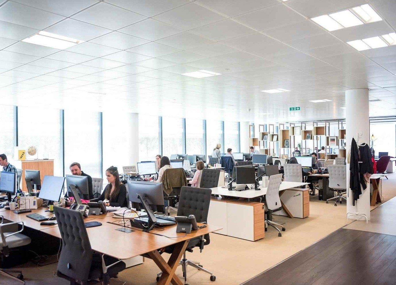 Looplink eCommerce account management team in headquarters